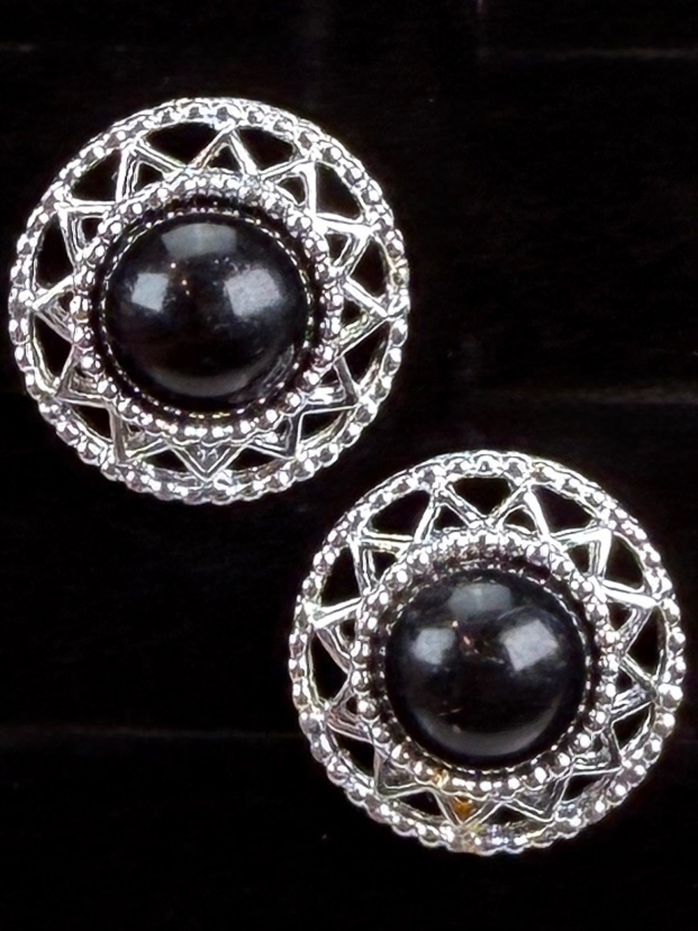 Vintage Sarah Coventry Silvertone black clip on earrings